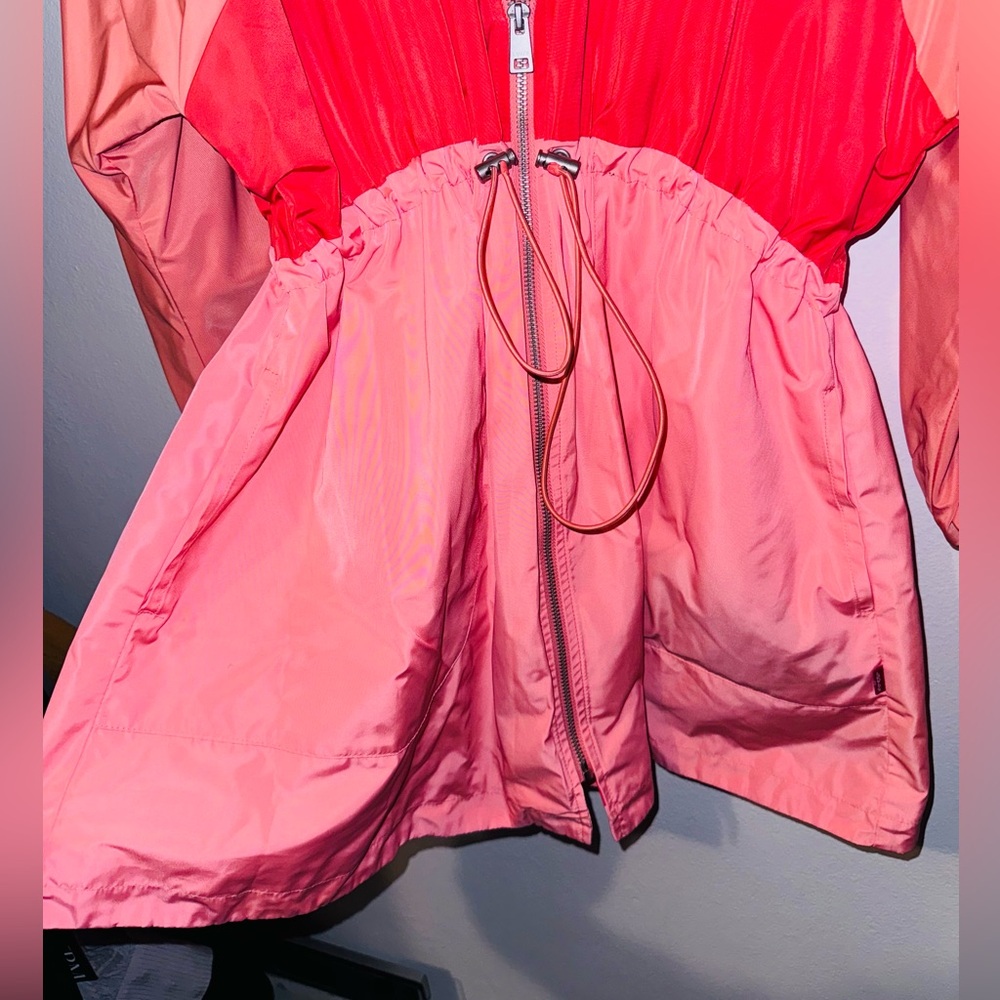 Levi’s Medium Windbreaker/Rain Jacket With Hood - image 4